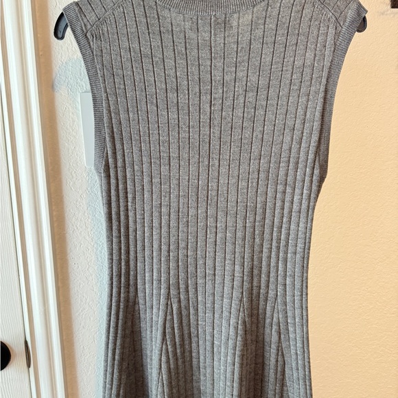 BANANA REPUBLIC Andiamo
Dress~ 100% Fine Merino Wool~ Ribbed Midi Knit Size S - Picture 7 of 9